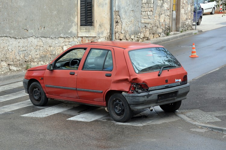 Renault Clio od siline udarca okrenuo se u suprotni smjer (N. LAZAREVIĆ)