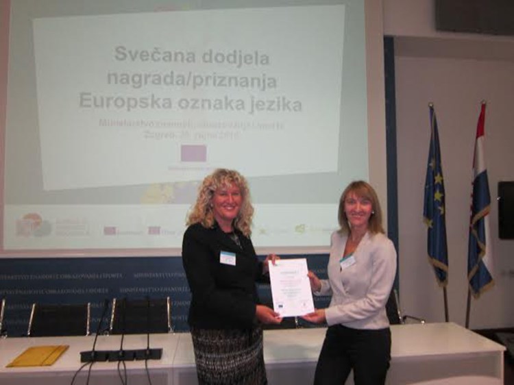 Nagradu su u ministarstvu preuzele koordinatorice projekta Marina Bojanić i Vesna Pavletić