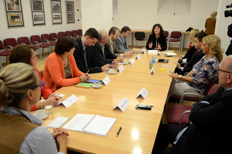 Okrugli stol o participaciji žena na nadolazećim parlamentarnim izborima u Puli (D. ŠTIFANIĆ)