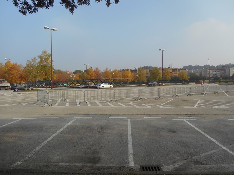 Prazno gradsko parkiralište u Poreču (E. VELAN)