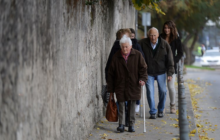 Osobe starije životne dobi predstavljaju ranjivu skupinu populacije (Arhiva)