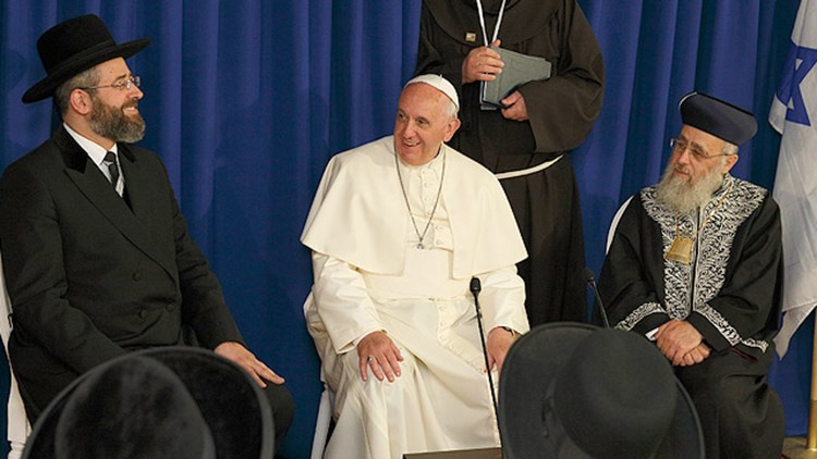 Papa Franjo otvorio Sveta vrata za osobe na rubu društva (AFP)