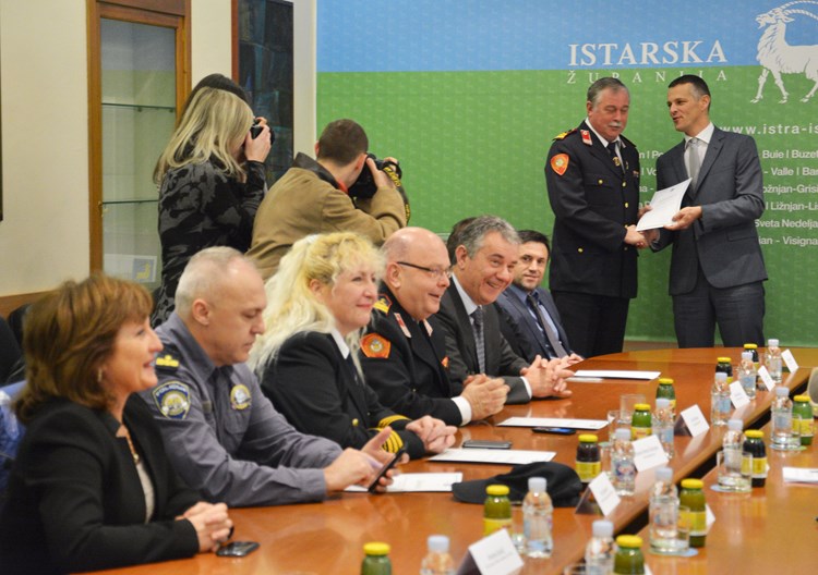 Župan je sudionicima uručio zahvalnice (D. MEMEDOVIĆ)