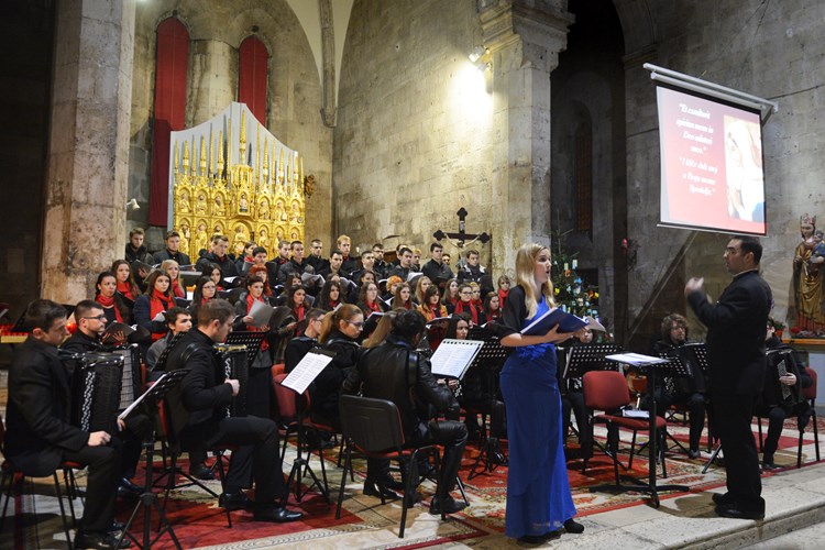 Božićni koncert u crkvi sv. Franje (D. MEMEDOVIĆ)