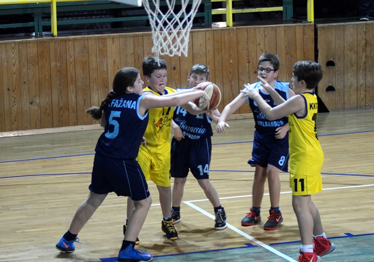 Detalj s utakmice mini basketa: Stoja I - Fažana (D. ŠTIFANIĆ)