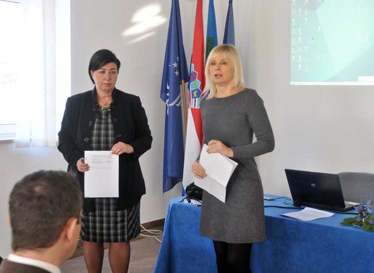 Kristina Džin i Tatjana Tomaić na otvaranju skupa (N. LAZAREVIĆ)