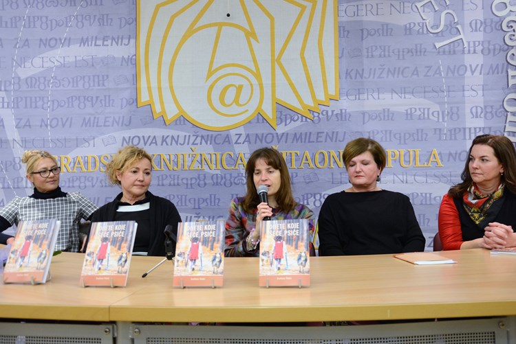 S predstavljanja: Dijana Nedeljković, Svetlana Vlašić, Vanesa Begić, Jasminka Brlas i Izabela Aranza (Danilo MEMEDOVIĆ)