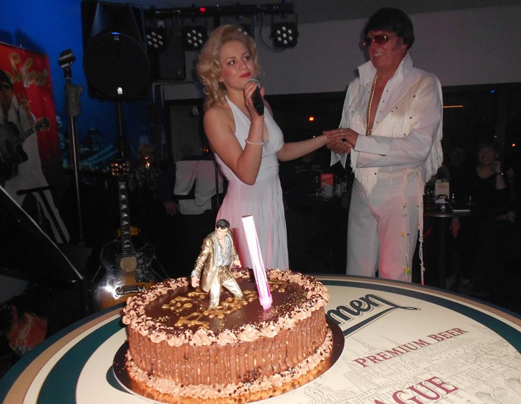 Marilyn Monroe i Elvis Presleya uz rođendansku tortu (M. RIMANIĆ)