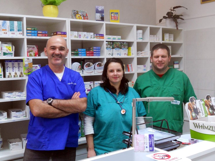 Veterinari Zoran Troskot, Ivona Marić i Aleks Marić (N. ORLOVIĆ RADIĆ)