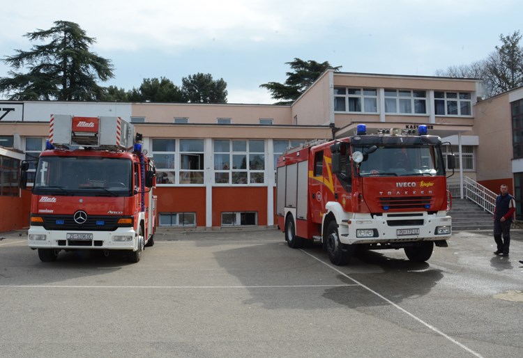 Vatrogasna vježba u školi Kaštanjer (D. MEMEDOVIĆ)