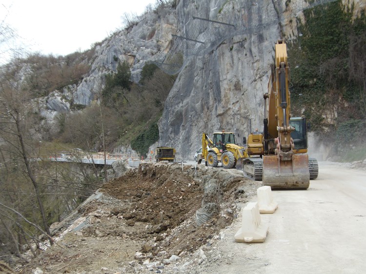 Promet na gradilištu odvija se uz regulaciju semaforima (G. ČALIĆ ŠVERKO)