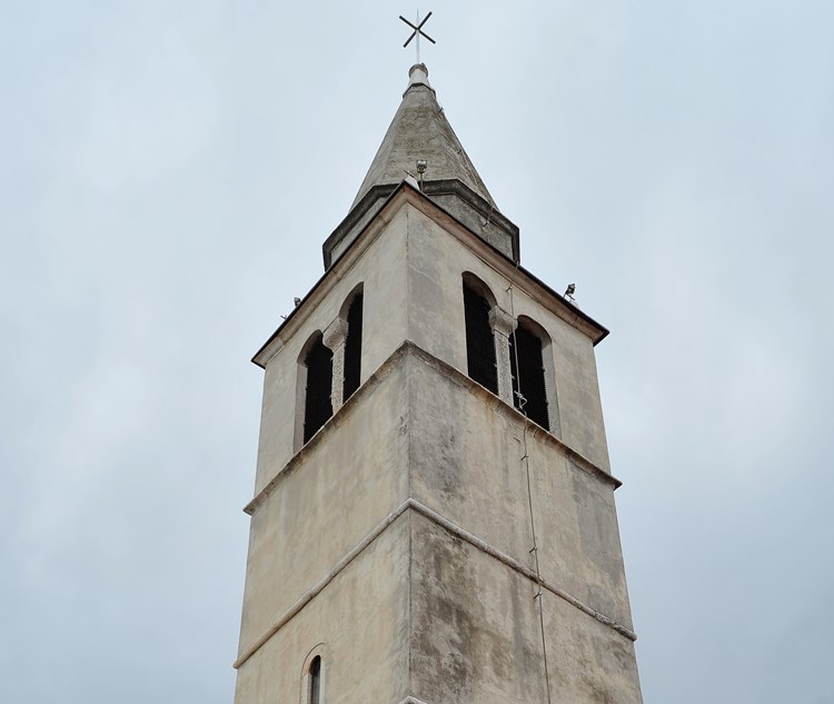 Zvonik crkve Sv. Kuzme i Damjana u Fažani (Snimio Milivoj MIJOŠEK)