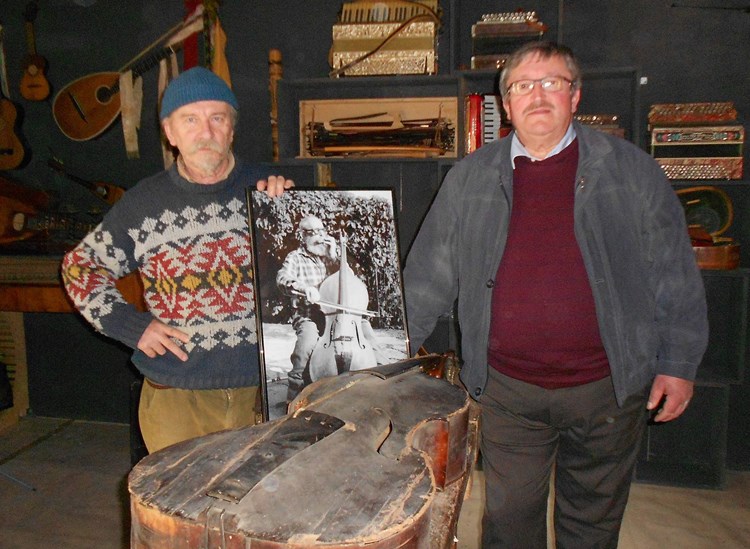 Walter Macovaz i Claudio Stocovaz s fotografijom Ottavia Štokovca Rapatočkog