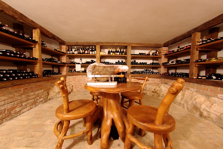 Vinski podrumi restorana u Istri