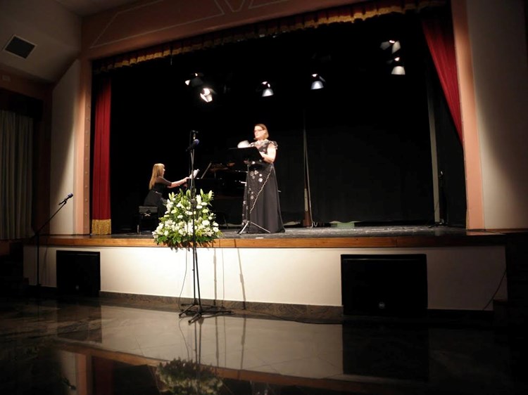 Pijanistica Melita Lasek Satterwhite i mezzosopranistica Sofija Cingula (V. BEGIĆ)