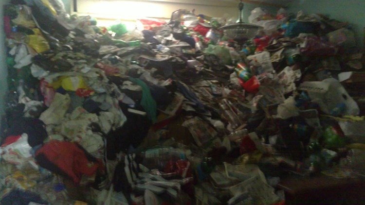 Prije četiri godine iz susjedovog stana izvučeno 185 kubika smeća 