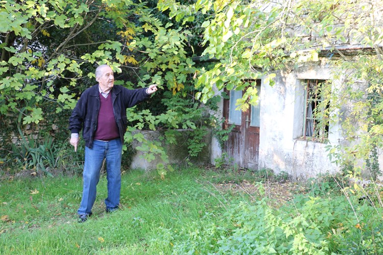 Veljko Bulajić tijekom odabira lokacije i priprema za film