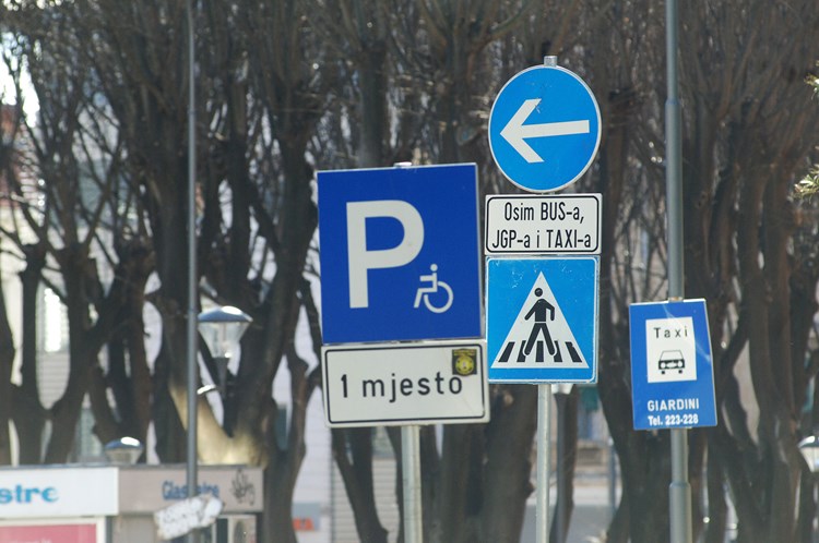 Parkirališna mjesta za osobe s invaliditetom mnogi smatraju prilikom za besplatno parkiranje (Arhiva)