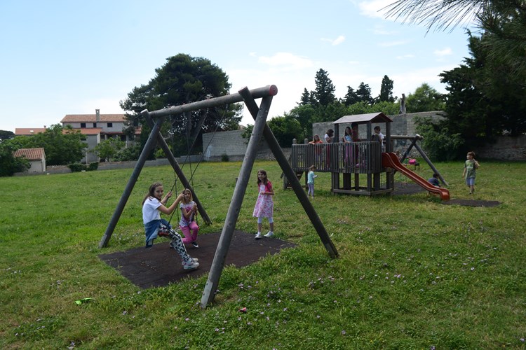 Dječje igralište u Ližnjanu (D. ŠTIFANIĆ)