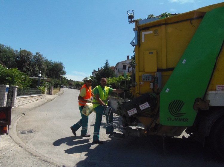 Radnici Herculanee odvoze odvojeno prikupljeni otpad (D. BAŠIĆ PALKOVIĆ)