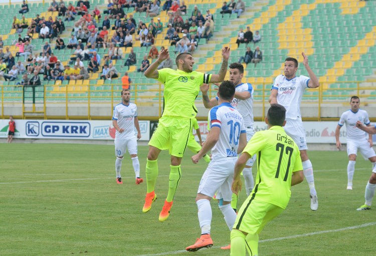 Nikola Žićić bio je najviši u skoku, no "bijelo-plavi" su preskočili "zeleno-žute"  (D. MEMEDOVIĆ)