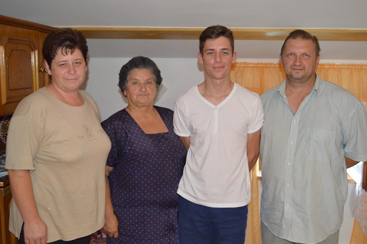 Marino Voćanec s roditeljima Enisom i Željkom te bakom Marijom živi u naselju Ripenda-Verbanci (A. ŠĆULAC)