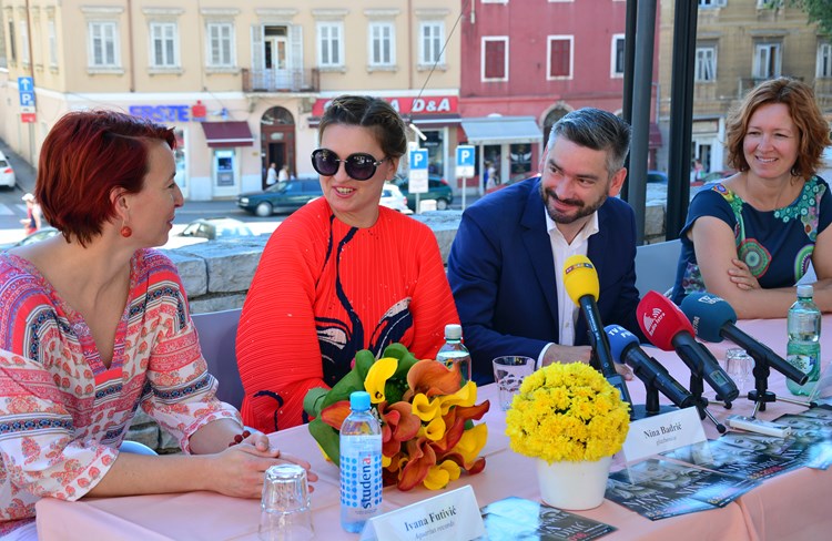 Ivana Futivić, Nina Badrić, Boris Miletić i Sanja Cinkopan Korotaj na konferenciji za novinare na terasi Circola (N. L.)