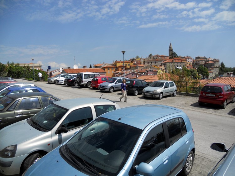 Parkiralište Rialto u starom Labinu (Arhiva)