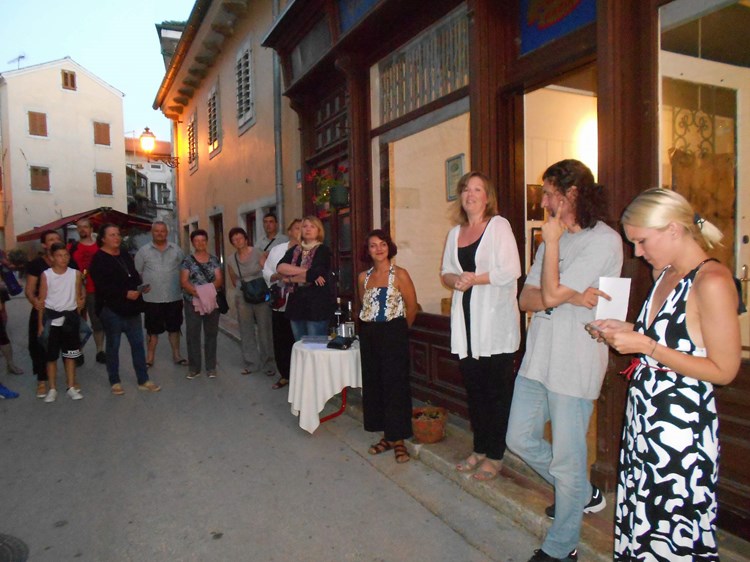 Tradicionalno ulično otvorenje festivala Sedam dana stvaranja pred pazinskom LG Galerijom (Davor ŠIŠOVIĆ)