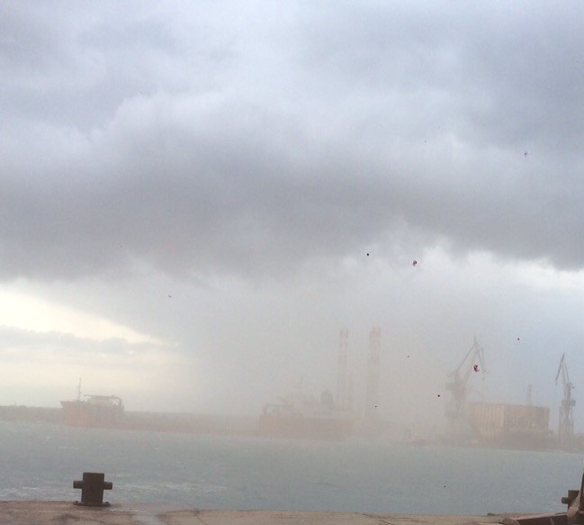 Oblak prašine iz tvornice cementa zabilježio je naš čitatelj u ponedjeljak ujutro