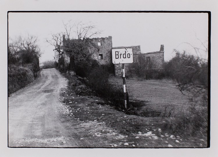 Ulaz u mjesto Brdo, fotografija iz 1970-ih