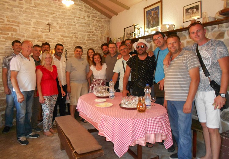 Crnogorski stočari u kušaonici sira OPG Orbanić u Kašćergani (M. RIMANIĆ)