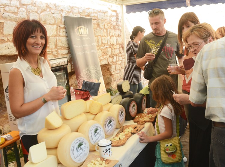 Predstavilo se 11 istarskih sirara, na slici proizvodi Šantamarine nedaleko Pule