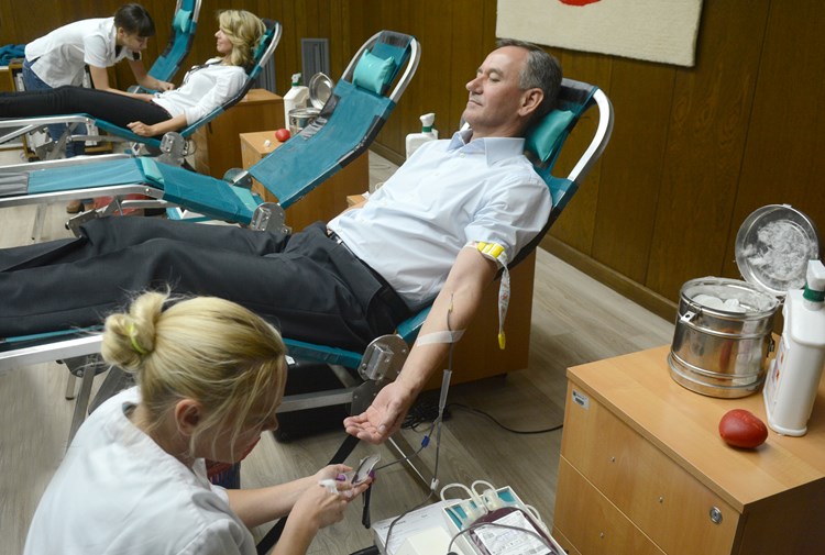 Akciji dobrovoljnog davanja krvi odazvao se i načelnik PU istarske (D. MEMEDOVIĆ)