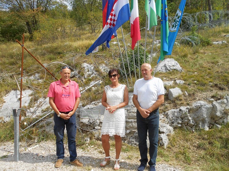 Načelnici Doline, Hrpelja-Kozine i Lanišća na graničnom prijelazu između Vodica i Golca otvorenom samo jedan dan u godini