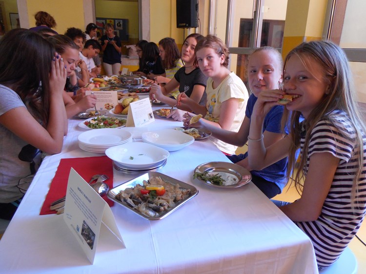 Emira Muhić i Klara Dilber, učenice 7B razreda OŠ Šijana, pohvalile su ukusne obroke