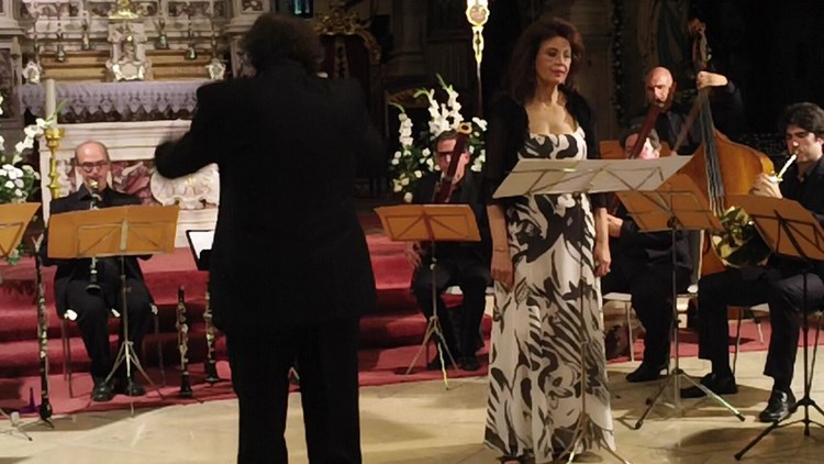 Mezzosopranistica Katja Markotić i Puhački ansambl iz Bergama, kojim je ravnao dirigent Pieralbert Cattanea