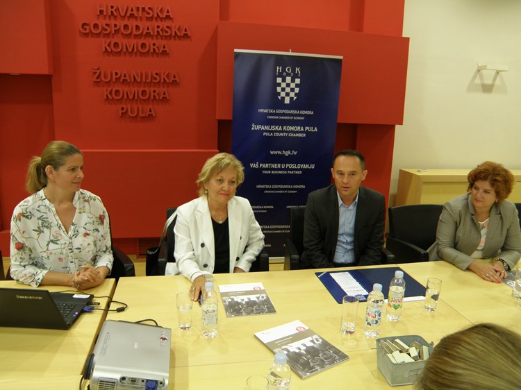 Julija Škoro, Jasna Jaklin Majetić, Alan Šišinački i Glorija Paliska Bolterstein (Foto: HGK-Županijska komora Pula)