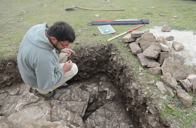 Percan pokazuje najstariji horizont ovog lokaliteta, a koji datira iz brončanog doba gdje su pronašli dosta keramičkih predmeta 