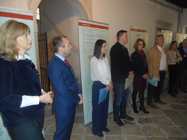 S otvaranja izložbe: Elena Uljančić Vekić, Elvis Orbanić, Biserka Budicin, Nadia Štifanić Dobrilović i Nevio Šetić (Elio VELAN)