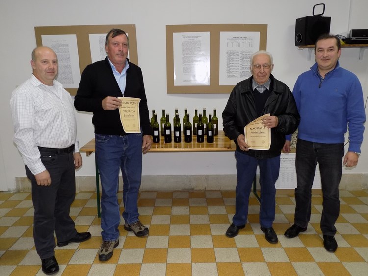 Nagrađeni vinari sa predstavnicima Udruge Sveti Rok (G. ČALIĆ ŠVERKO)