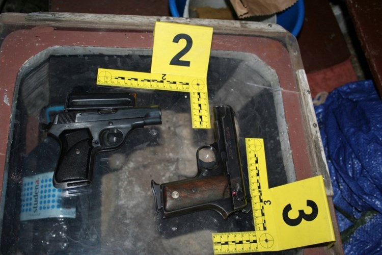 Pištolji nađeni kod 58-godišnjaka (PUZ)