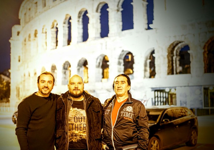 Jani Zombori  Banovac, Vjekoslav Katušin i Emir Muller u Puli ispred Arene