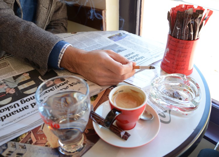 "Kava i cigareta" - dnevna rutina za 90 posto gostiju kafića 