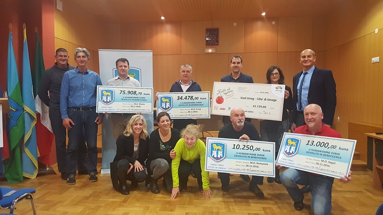 Donatori iz mjesnih odbora s gradonačelnikom Umaga (TEA GRGIĆ)