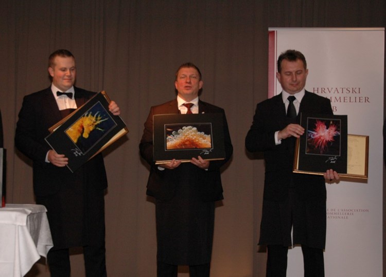 Filip Savić (u sredini)