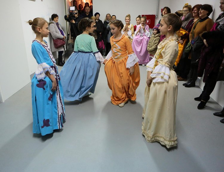 Barokni ples izvele su mlade Giostrantice (Darko VEKIĆ)