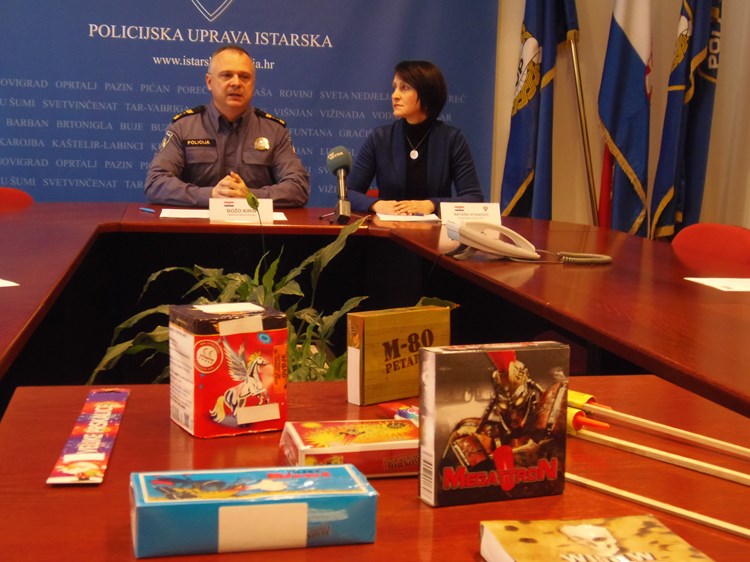 Načelnik Sektora policije Božo Kirin i glasnogovornica PU istarske Nataša Vitasović (M. KOŠTA)