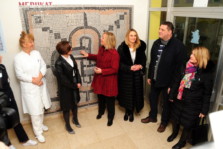 Mozaik će trajno krasiti Odjel pedijatrije u novoj bolnici (Milivoj MIJOŠEK)