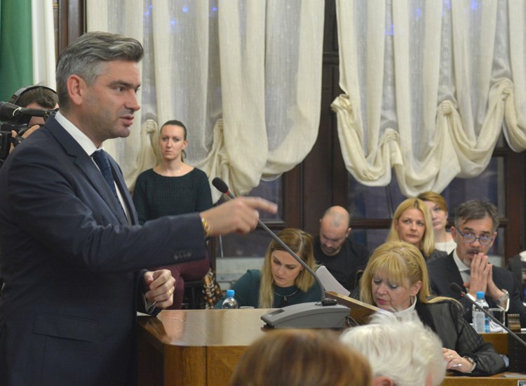 Gradonačelnik Boris Miletić odgovara na pitanja vijećnika (N. LAZAREVIĆ)